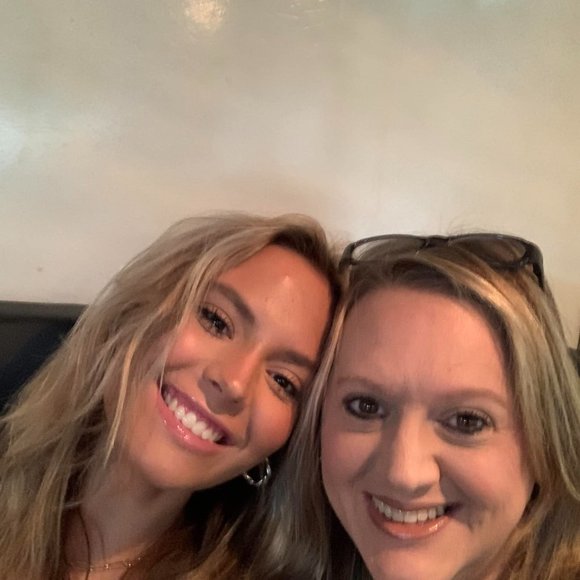 Meet The Posher: Allyson - Picture 2 of 3